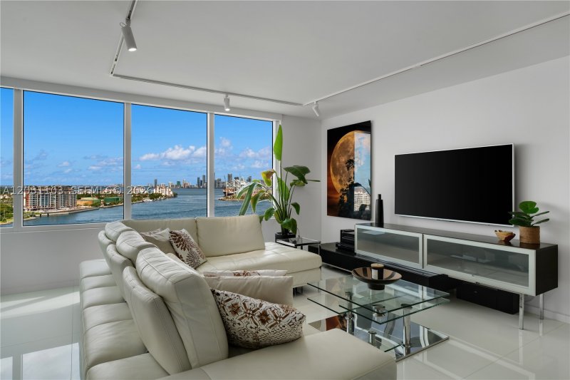 Condo for sale at South Pointe Tower 1805