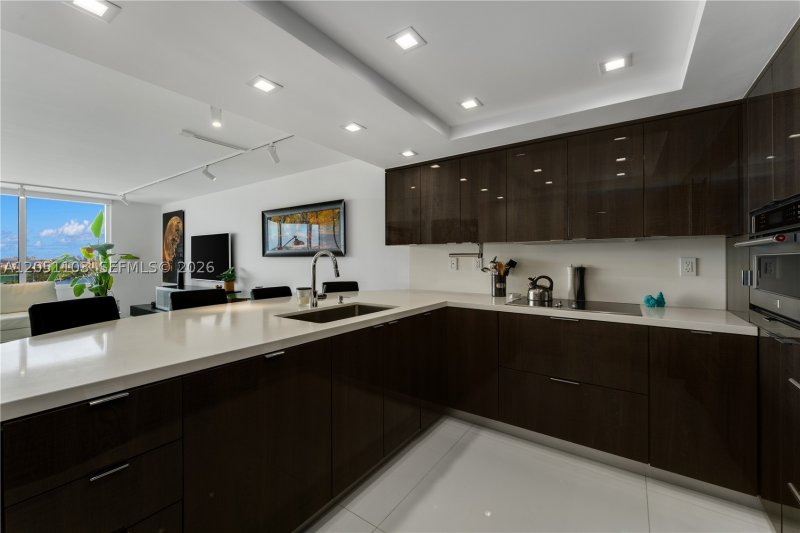 Condo for sale at South Pointe Tower 1805