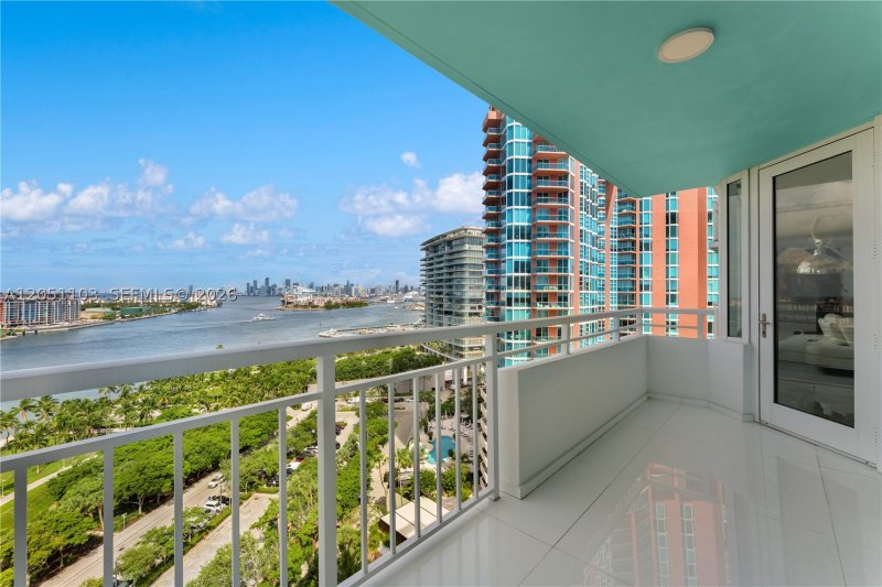 Condo for sale at South Pointe Tower 1805