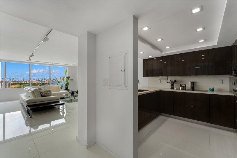 Condo for sale at South Pointe Tower 1805