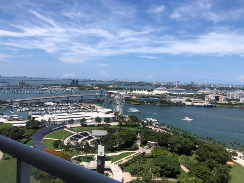Apartment for rent at 50 Biscayne 2810