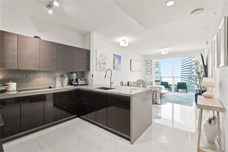 The Bond Apt #1607