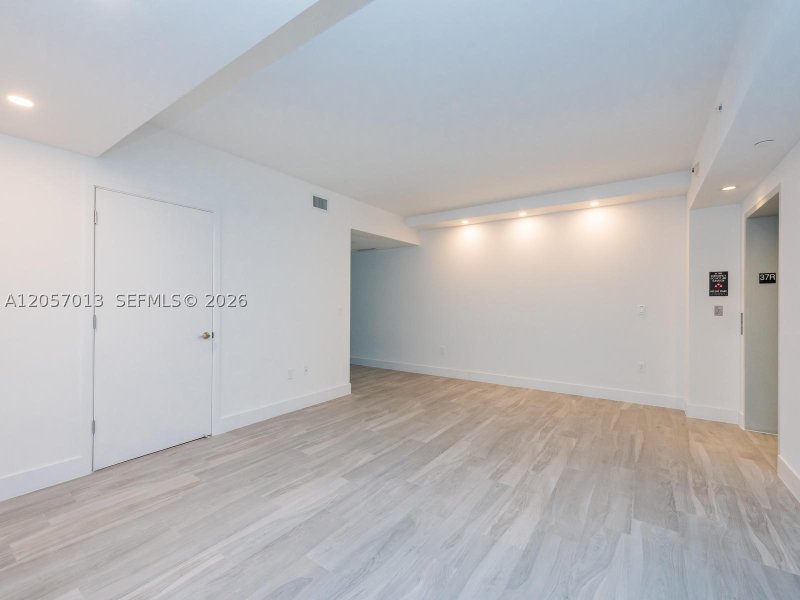 Apartment for rent at 1010 Brickell 3701