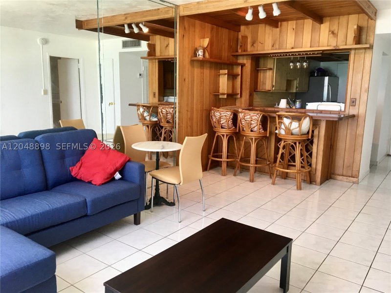 Alquiler de apartamento en Triton Towers 1143