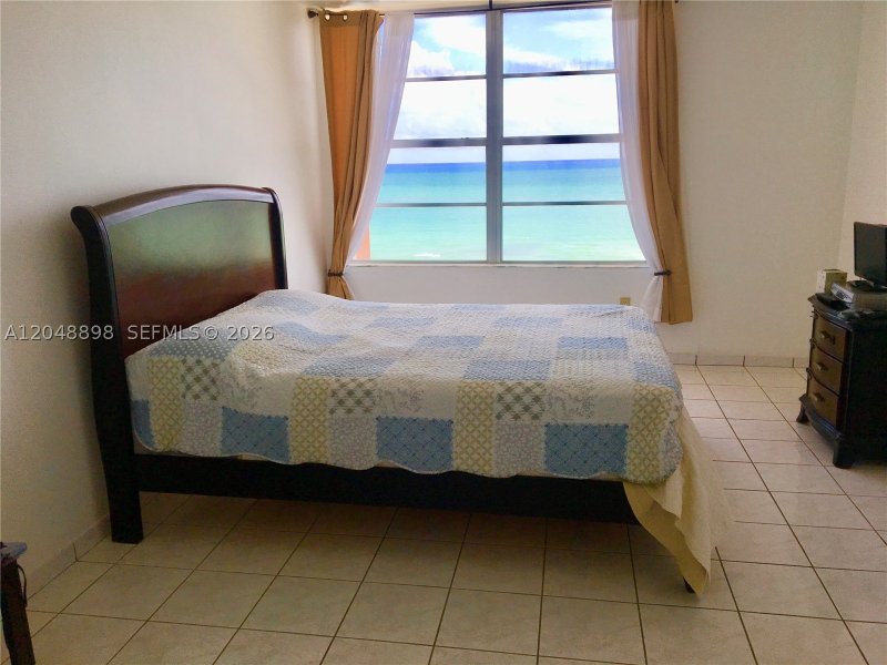 Alquiler de apartamento en Triton Towers 1143