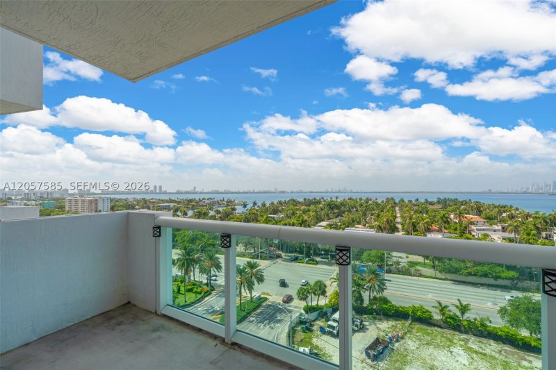 Comprar apartamento no 360 Condominium West 1126