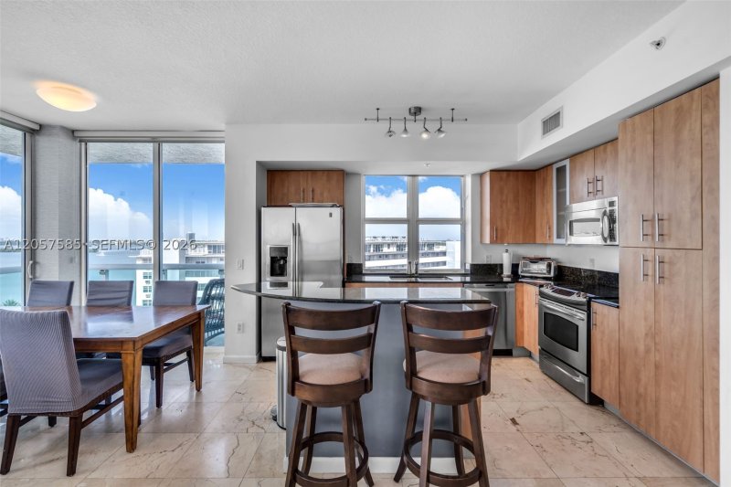 Comprar apartamento no 360 Condominium West 1126