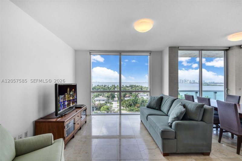Comprar apartamento no 360 Condominium West 1126