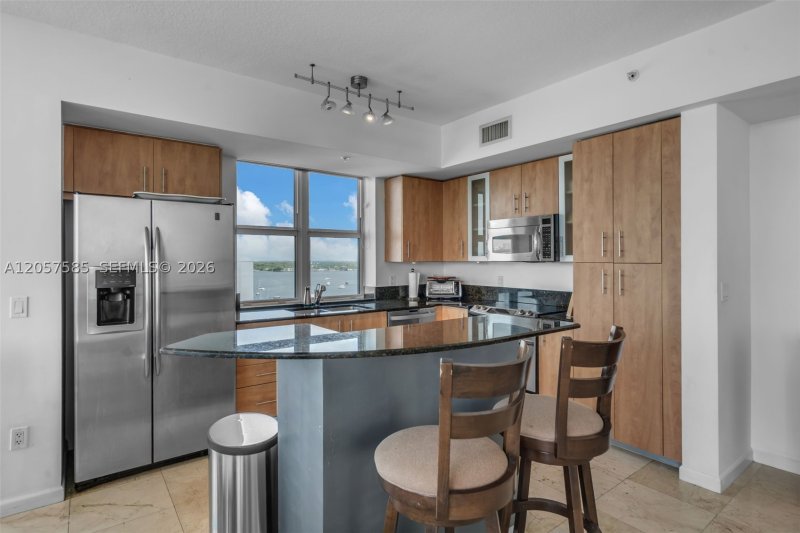 Comprar apartamento no 360 Condominium West 1126