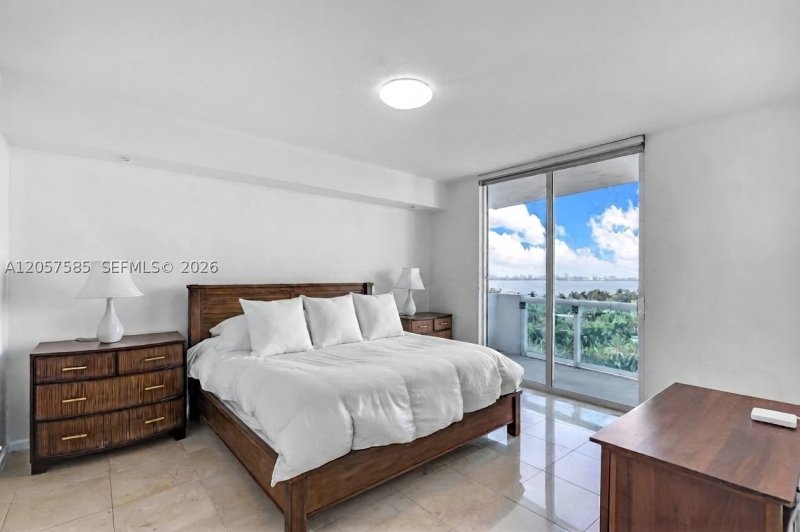 Comprar apartamento no 360 Condominium West 1126