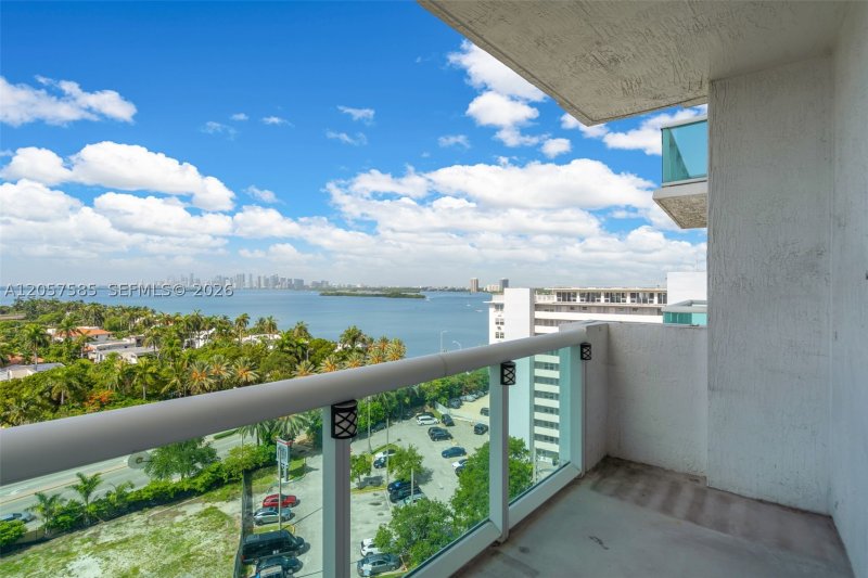 Comprar apartamento no 360 Condominium West 1126