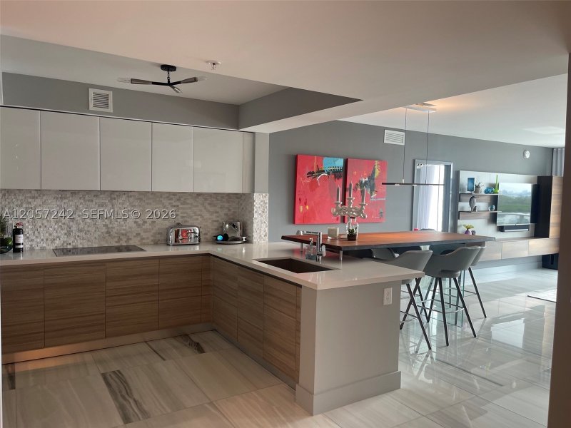 Comprar apartamento no Parque Towers at St. Tropez 5-1506
