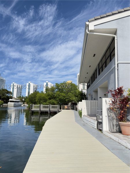 Comprar apartamento en Poinciana Island 909