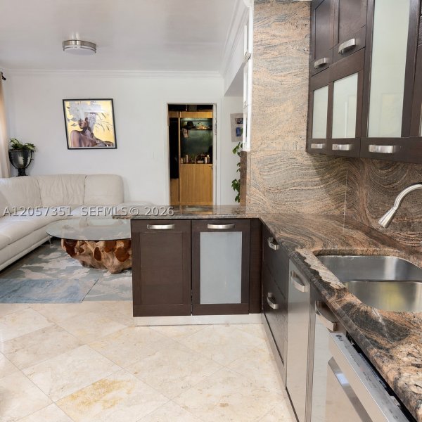 Comprar apartamento en Poinciana Island 909