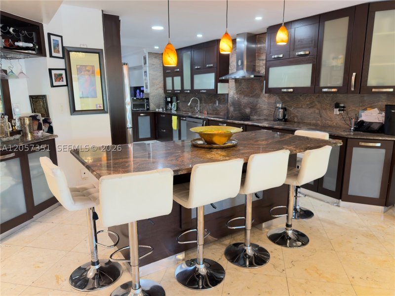 Comprar apartamento en Poinciana Island 909