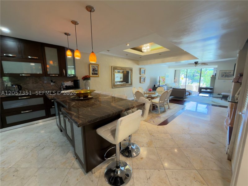 Comprar apartamento en Poinciana Island 909