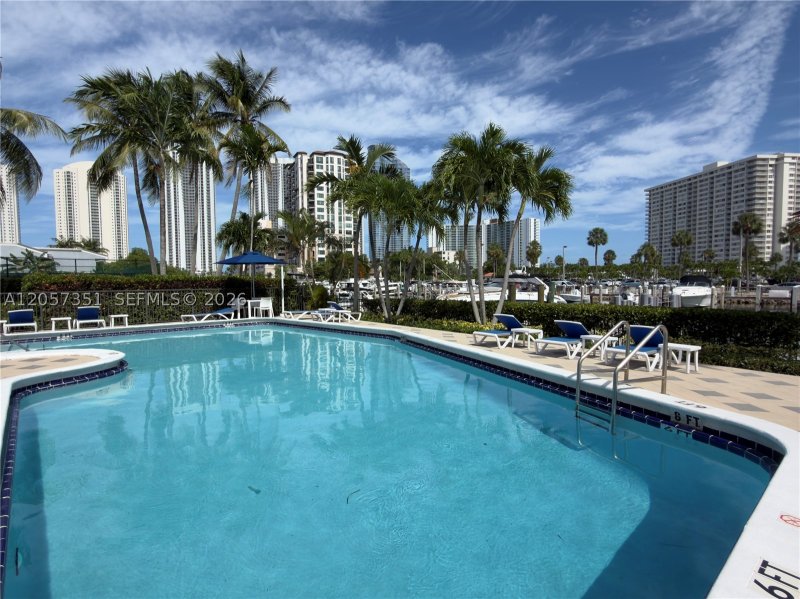 Comprar apartamento en Poinciana Island 909