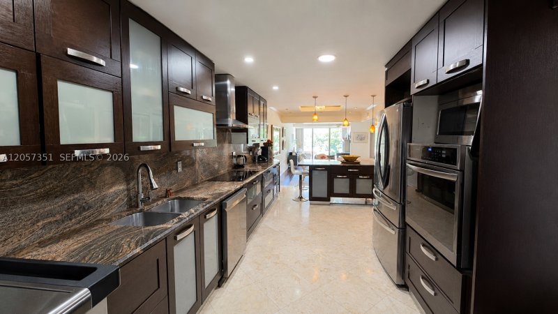 Comprar apartamento en Poinciana Island 909