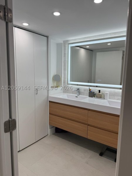 Alquiler de apartamento en Brickell Bay Club 2512