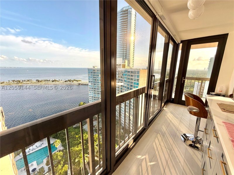 Alquiler de apartamento en Brickell Bay Club 2512