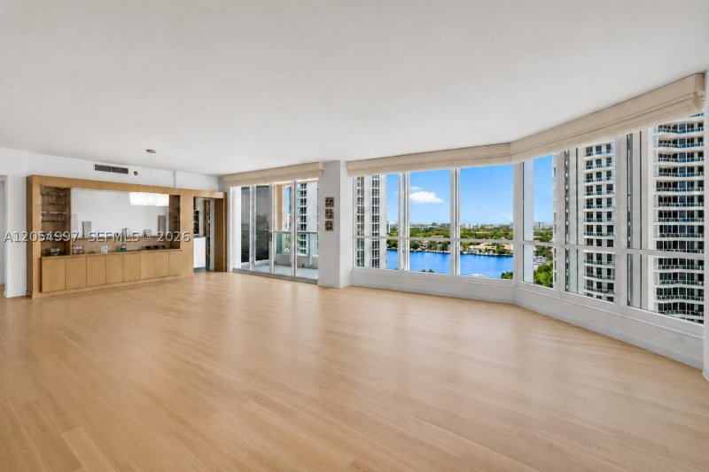 Comprar apartamento no Atlantic Two at The Point 1605