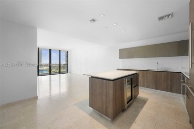 Brickell City Centre Reach Apt #910