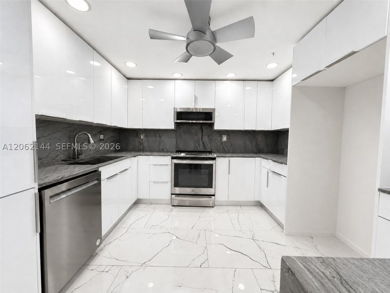Apartment for rent at Winston Towers 1005
