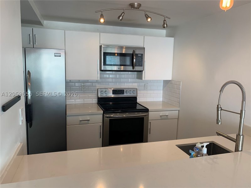 Comprar apartamento no Charter Club Condos 1017