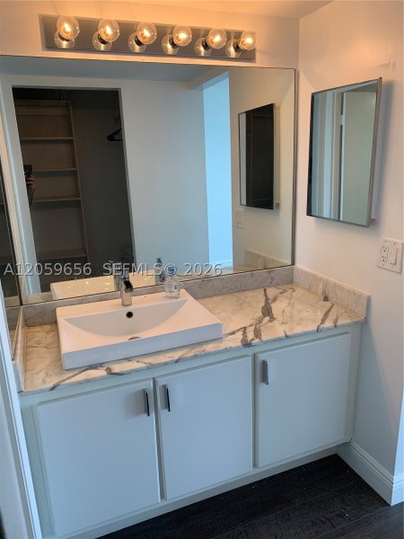 Comprar apartamento no Charter Club Condos 1017