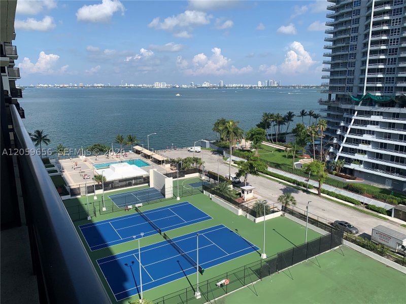 Comprar apartamento no Charter Club Condos 1017