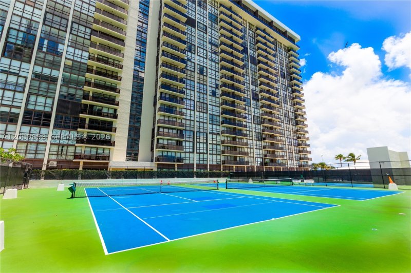 Comprar apartamento no Charter Club Condos 1017