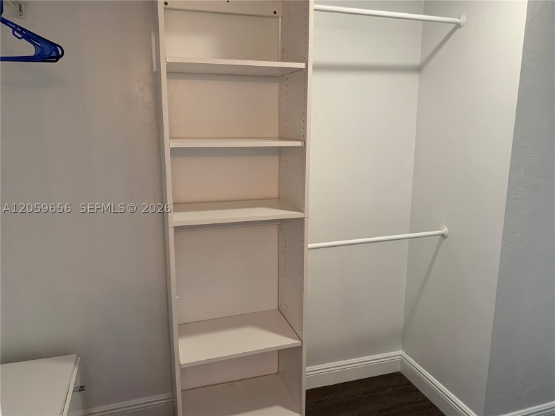 Comprar apartamento no Charter Club Condos 1017