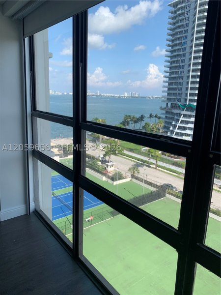 Comprar apartamento no Charter Club Condos 1017