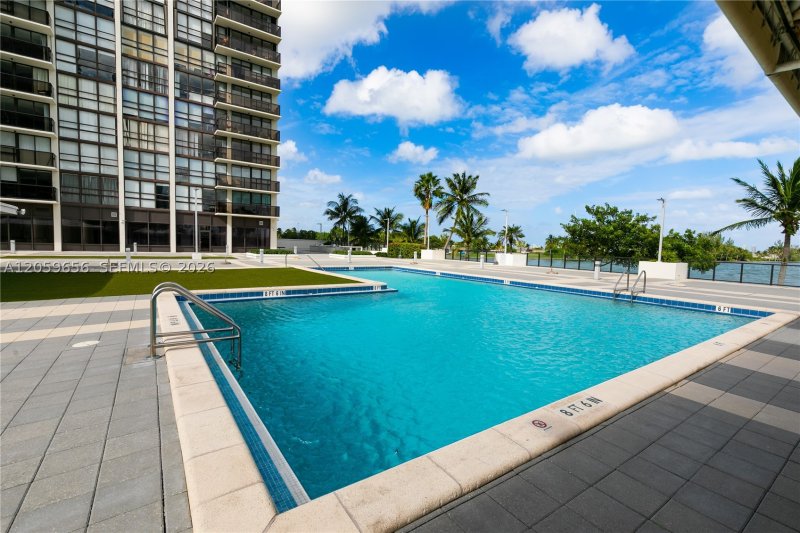 Comprar apartamento no Charter Club Condos 1017
