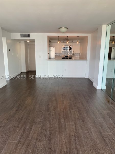 Comprar apartamento no Charter Club Condos 1017