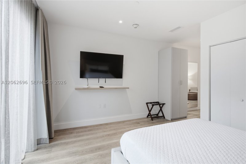 Condo for sale at Smart Brickell III 405