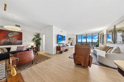 Hamptons West Apt #810