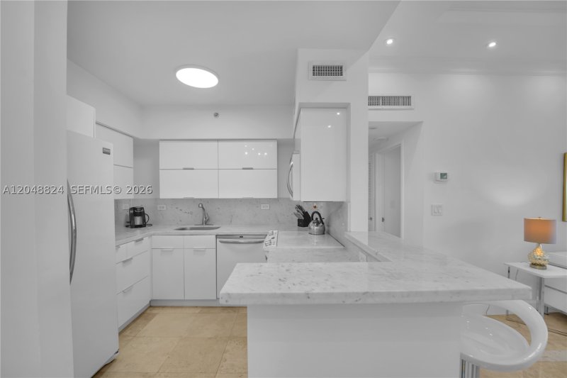Apartment for rent at Flamingo 1512S