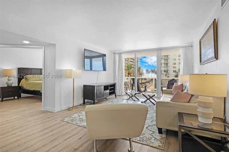 Seacoast 5700 Apt #4C