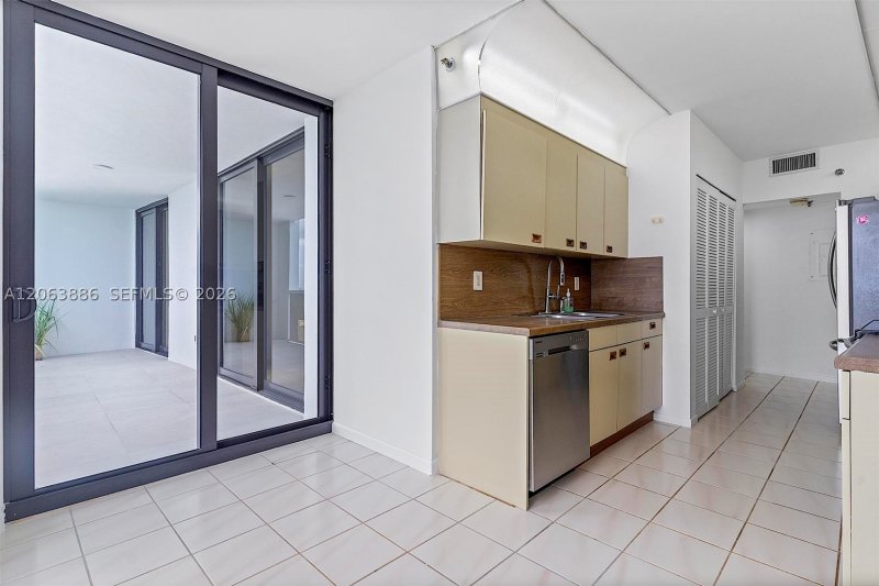 Condo for sale at Nine Island Avenue 2306