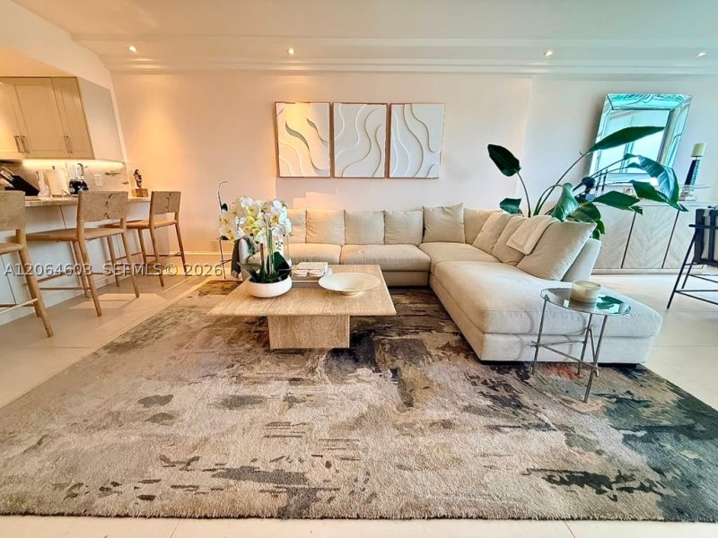 Aluguel de apartamento no 5600 Collins 15S