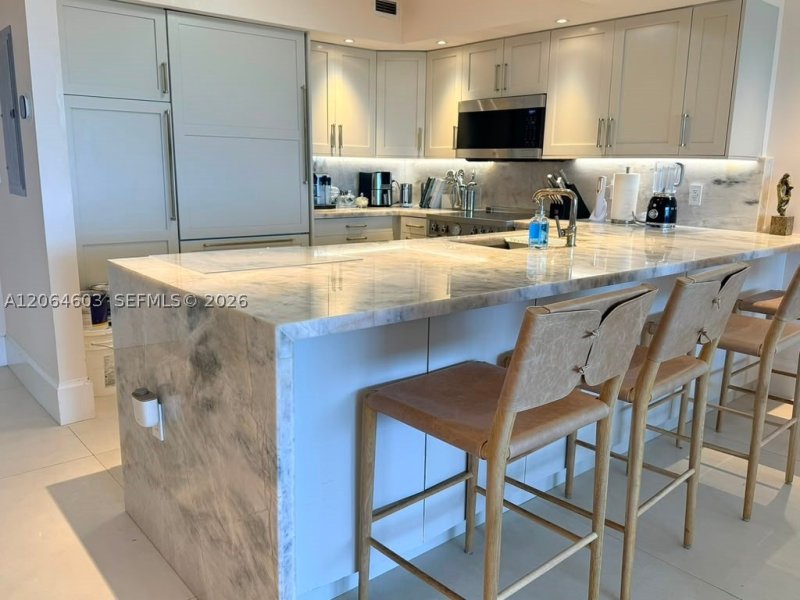 Aluguel de apartamento no 5600 Collins 15S