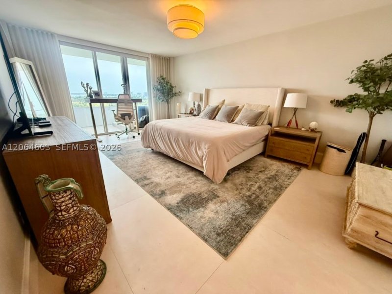 Aluguel de apartamento no 5600 Collins 15S
