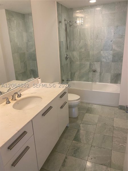 Aluguel de apartamento no Avenue on Brickell 1050 Tower 220