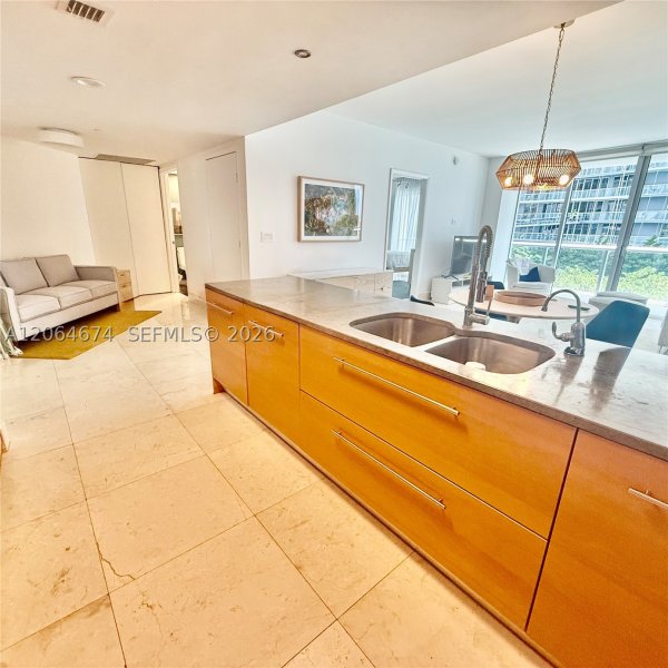 Icon Brickell Tower I Apt #1609