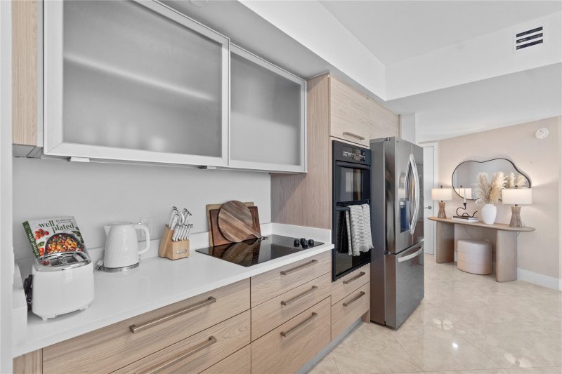 Comprar apartamento no Beach Club Two 1006