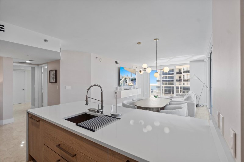 Comprar apartamento no Beach Club Two 1006