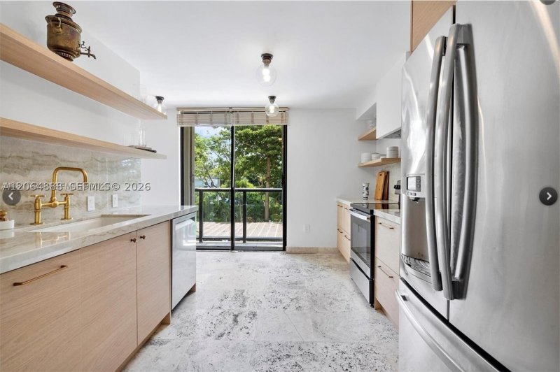 Aluguel de apartamento no Coconut Grove Bayshore 4A