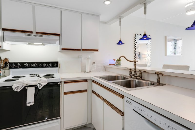 Aluguel de apartamento no Brickell Key Two 1422