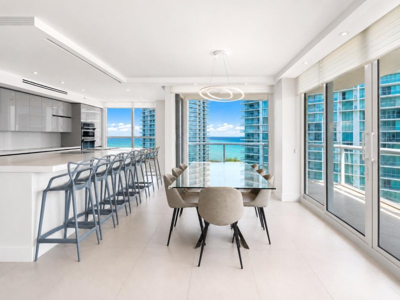 Condo for sale at Oceania 5 1751